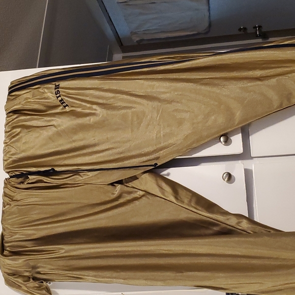 A reversible pair of 5XL Russell Athletic Notre Dame basketball warmup pants - Picture 3 of 4